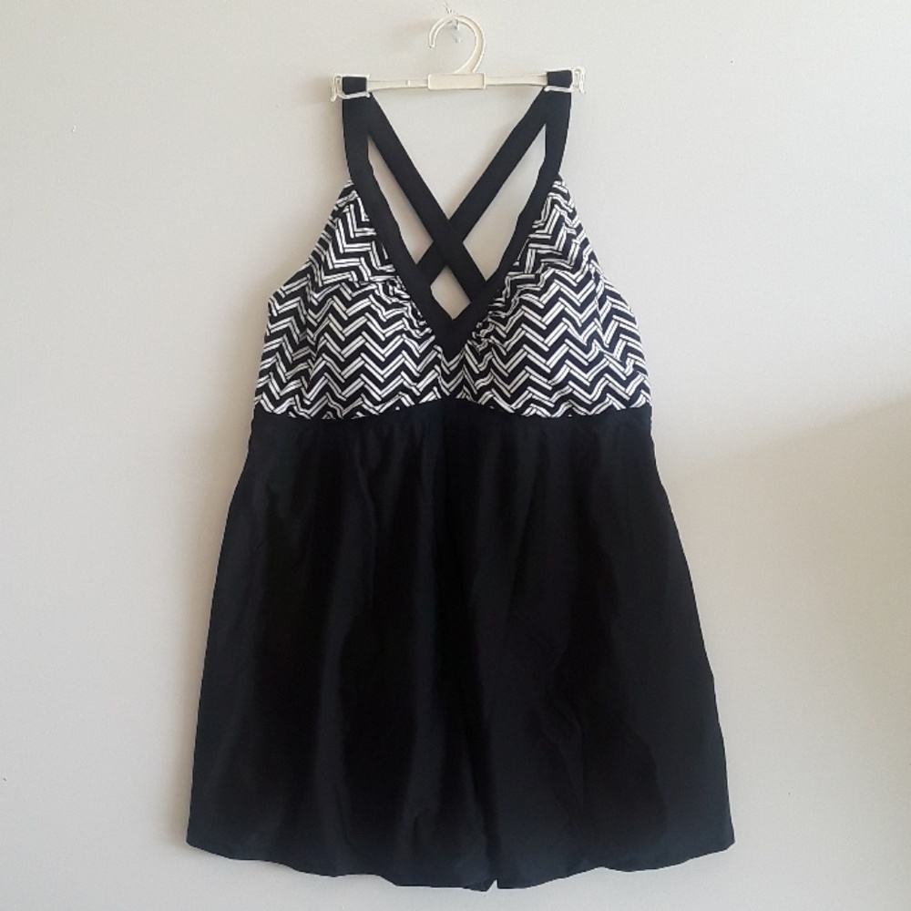 Black and white one-piece swimsuit size 18